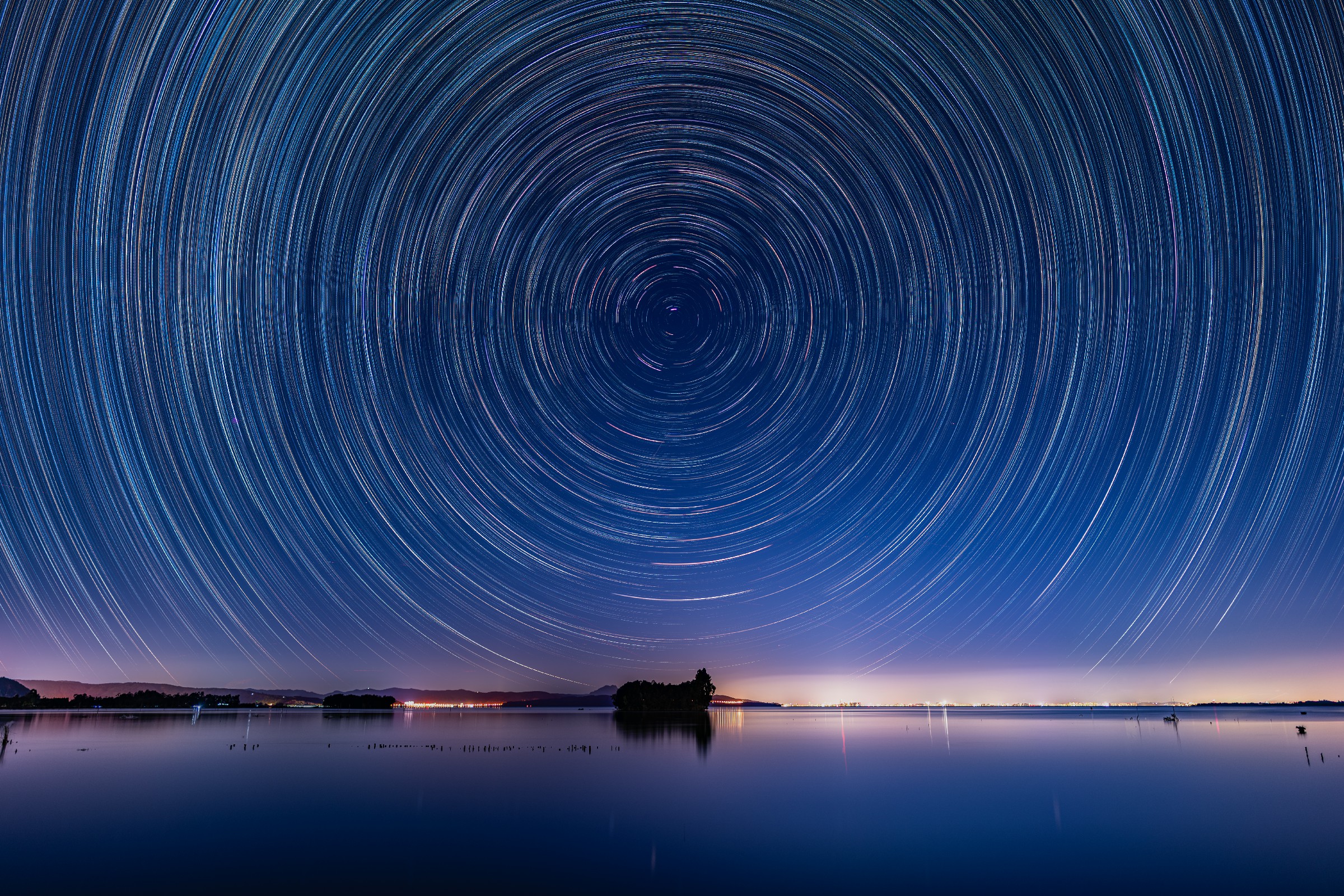 1734682766860045918.jpg 朱明华-星轨下的鲸鱼(压缩).jpg